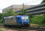 185 527-9 von Crossrail rangiert in Aachen-West bei Sonne und Wolken am 11.6.2013.