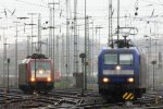 145 CL-202 von Crossrail und 145 CL-031 von Alpha Trains rangiern in Aachen-West und im Hintergrund 185 600-4 von Crossrail bei Regenwetter am 2.11.2013.