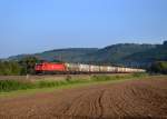 185 596 mit einem Silozug nach Augsburg am 28.09.2013 bei Himmelstadt.