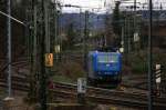 185 536-0 auch von Crossrail und Zwei 185er von Crossrail stehen auf dem Abstellgleis in Aachen-West.
Aufgenommen von der Treppe zur Turmstraße in Aachen bei Wolken am Nachmittag vom 1.1.2014.