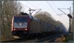 Frühmorgens im Wurmtal unterwegs. Die Crossrail 185 602-0 mit einen Containerzug am Haken auf der Kohlscheider Rampe,hinunter nach Herzogenrath auf der Kbs 485.Bildlich festgehalten am 13.März 2014.