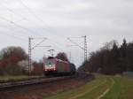 Am 15.3.14 war die 185 594 zusammen mit einer Schwesterlok auf der Rheinbahn unterwegs.
Aufgenommen bei Waghäusel.