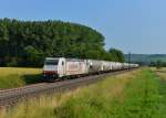 185 579 mit einem Silozug am 06.07.2013 bei Himmelstadt.