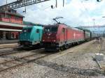 Crossrail - Lok 185 596 und 185 577 vor Güterzuügen im Bahnhof von Arth-Goldau am 29.05.2014