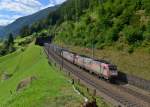 185 593 + 185 xxx mit einem Containerzug am 29.08.2013 oberhalb von Wassen.