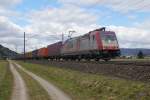 185 590-7 zieht am 05.03.2015 einen Containerzug von Hendschicken Richtung Dottikon-Dintikon.