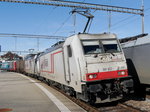 Crossrail -  Lok 186 902-3 186 vor Güterzug im Bahnhof Thun am 28.10.2016