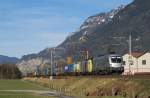 ES 64 U2 - 100 (HUPAC) und ES 64 F4 - 091 mit einem Gterzug vor Erstfeld (10.01.2008)