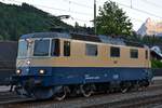 Re 421 387-2 anlässlich der Überführung von Bellinzona nach Basel am Abend des 12.06.2020, aufgenommen beim Halt in Brunnen.