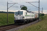 Güterzug von Railcare mit Vectron Rem 476 454 bei Niederbipp am 22.