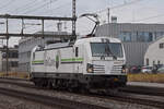 Siemens Vectron 476 455-1 von railCare durchfährt solo den Bahnhof Rupperswil.