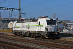 Siemens Vectron 476 453-6 von railCare durchfährt solo den Bahnhof Rupperswil.