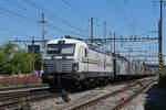 Siemens Vectron 476 455-1 von railCare durchfährt am 13.10.2022 den Bahnhof Pratteln.