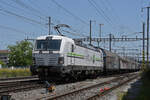 Siemens Vectron 476 453-6 von railCare durchfährt am 15.06.2022 den Bahnhof Pratteln.