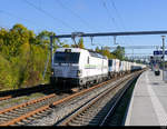 RailCare - Lok Rem 4/4  476 456 vor Güterzug unterwegs nach Genf bei der durchfahrt in Mies am 08.10.2020