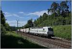 Die RailCare Rem 476 455 fährt von Vufflens la Ville Richtung Biel/Bienne und muss dazu erst in die entgegengesetzte Richtung zum Rangierbahnbahnhof Lausanne Triage fahren um dort eine