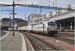 Die railCare Rem 476 454 wartet in Lausanne auf die Abfahrt der IR nach Luzern und St-Maurice auf die Streckenfreigabe für die Weiterfahrt in Richtung Palézieux.