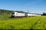 Am Morgen des 28.05.2021 ist Railcare Rem 476 457-7 mit einem Güterzug von Niederbottigen nach Gwatt und konnte hier kurz nach Thurnen bei Lohnstorf aufgenommen werden.