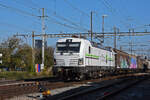 Siemens Vectron 476 455-1 durchfährt den Bahnhof Pratteln.