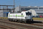 Siemens Vectron 476 457-7 von railCare durchfährt den Bahnhof Rupperswil.