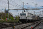 Siemens Vectron 475 455-1 von railCare durchfährt den Bahnhof Pratteln.