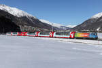 RhB, Ge 4/4 II, 631 in bunt mit dem Glacier Express im Schlepp kurz vor Celerina am  27.2.26.
