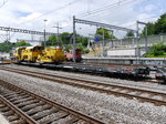 Sersa Gleisbau - Neue Spez. Doppelwagen 99 85 93 83 059-4 zum Transport von Schmalspurigen Gleisstopfmaschinen abgestellt in Morges am 04.06.2016