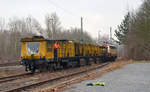 Der Schleifzug RR24MC7 der Speno wurde am 27.01.18 in Muldenstein von 218 105 rangiert.