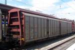 Ingolstadt Hbf, 11.7.14. In einem Güterzug, der kurz am Nachbarbahnsteig halten musste, liefen mehrere Wagen dieser Type, Gattung Haimmrs. Diese wurden vor vielleicht 20 Jahren für die Auto-Industrie entwickelt- für den Transport von Autoteilen zwischen den einzelnen Werken. Diese Wagen sind 6.achsig auf 3 Drehgestellen und mit geteiltem Kasten. Seitliche Schiebewände und eine tieferliegenden Ladefläche als üblich können ermöglichen, dass auch sehr sperrige Teile befördert werden