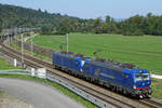 MEHRFACHTRAKTIONSFÄHIGE VECTRONS IM DIENSTE VON WIDMER RAIL SERVICES AG/WRS.
WRS 193 493 mit nicht erkennbarer Schwesterlok bei Roggwil am 15. September 2020.
Foto: Walter Ruetsch