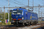 Siemens Vectron 193 493-4 der WRS durchfährt den badischen Bahnhof.