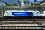Stadler Rail / ex BLS - Lok 91 85 4 465 001-6 abgestellt im Bahnhof Spiez am 27.06.2026