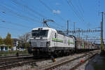 Siemens Vectron 476 451-0 von railCare durchfährt den Bahnhof Pratteln.
