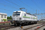 Siemens Vectron 476 456-9 von railCare durchfährt solo den Bahnhof Pratteln. Die Aufnahme stammt vom 18.05.2022.