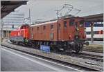 Die SBB Historic Ae 3/6 III 10264 schiebt in Lausanne ein mächtiges ETCS Gerät in Form einer Aem 940 vor sich her.