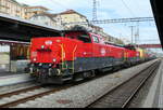 SBB - Aem 940 006 + 940 032 mit Baudienstwagen im Bahnhof von Neuch�tel am 04.10.2026