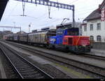 SBB - Eem 923 017-8 mit Güterwagen abgestellt im Bhf. Frauenfeld am 11.02.2024