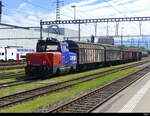 SBB - Rangierlok Eem 923 014-5 mit Güterwagen im Bahnhofsareal von St. Margrethen am 2024.05.10