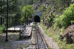 Stanica Krst der Museumsbahn Mokra Gora mit dem Mokra Gora-seitiges Portal des Tunnel 37, gesehen von der Plattform des SDZ 0410 (letztes Fahrzeug des zweiten Zuges nach Mokra Gora) am 12.August 2026.