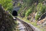 Mokra Gora-seitiges Portal des Tunnel 37 der Museumsbahn Mokra Gora bei der Stanica Krst, gesehen von der Plattform des SDZ 0410 (letztes Fahrzeug des zweiten Zuges nach Mokra Gora) am 12.August 2026.