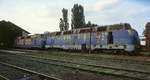 In nicht mehr dem allerbesten Zustand sind zwei der drei für Marschall Titos  Blauen Zug  von Krauss-Maffei 1957 an die JZ gelieferten Lokomotiven der Reihe 761 im Juni 2000 im Depot Subotica