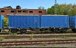 Rübenverkehr in Könnern  Ein in Serbien registrierter vierachsiger Containertragwagen mit der Bezeichnung  Sgns  (33 72 4556 048-3 SRB-AXBSK) ist ebenfalls mit im Verband eines