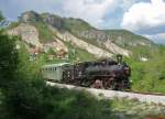 Im Mai 2009 ist 83-173 der Museumsbahn Mokra Gora in Richtung bosnische Grenze unterwegs.