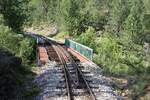 Zwischen Tunnel 46 und 47 gelegene Br�cke �ber einen Kamisnazufluss, gesehen von der Plattform des SDZ 0410 (letztes Fahrzeug des zweiten Zuges nach Mokra Gora) am 12.August 2026.