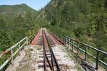 Zwischen Tunnel 47 und 48 gelegene Br�cke �ber die Kamisna, gesehen von der Plattform des SDZ 0410 (letztes Fahrzeug des zweiten Zuges nach Mokra Gora) am 12.August 2026.