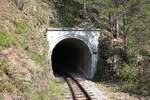 Mokra Gora-seitiges Portal des Tunnel 49 der Museumsbahn Mokra Gora, gesehen von der Plattform des SDZ 0410 (letztes Fahrzeug des zweiten Zuges nach Mokra Gora) am 12.August 2026.
