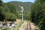 Alt�sterreichisches Formhauptsignal als Einfahrsignal der Stanica Mokra Gora aus Richtung Sargan-Vitasi, gesehen von der Plattform des SDZ 0410 (letztes Fahrzeug des zweiten Zuges nach Mokra Gora) am