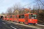 Serbien / Straßenbahn Belgrad / Tram Beograd: Tatra KT4YU-M - Wagen 220 sowie Tatra KT4YU-M - Wagen 390 der GSP Belgrad, aufgenommen im Januar 2016 in der Nähe der Haltestelle  Vo¸dovac  in Belgrad.