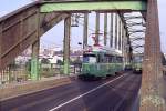 ET 606, Linie 9 auf der alten Savebrcke. Die grne Farbe verrt die Herkunft des Sechsachsers, Basel. Ob die Belgrader viel mit dem Zielschild  Schifflnde  anfangen knnen?