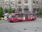 Tram Wagen 276 ist hier am 9.5.2010 nahe dem Hauptbahnhof in Belgrad  auf der Linie 7 unterwegs.